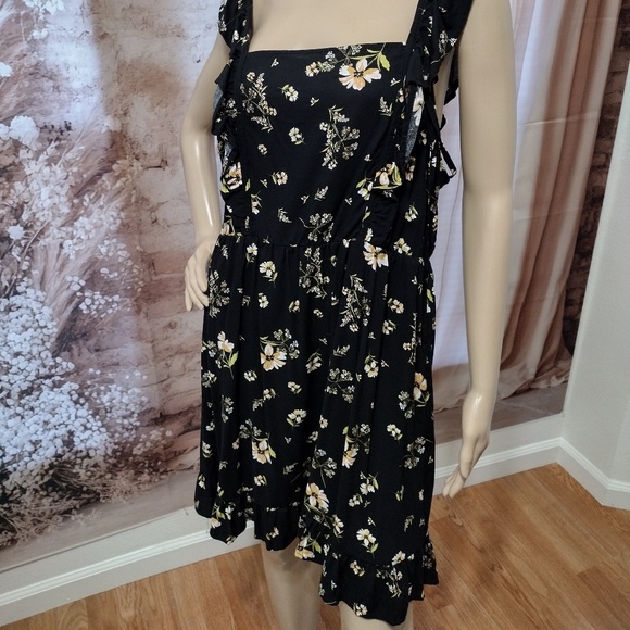 Wild Fable Women's Large Black Floral Ruffle Spaghetti Straps Apron Front Dress - Picture 3 of 8